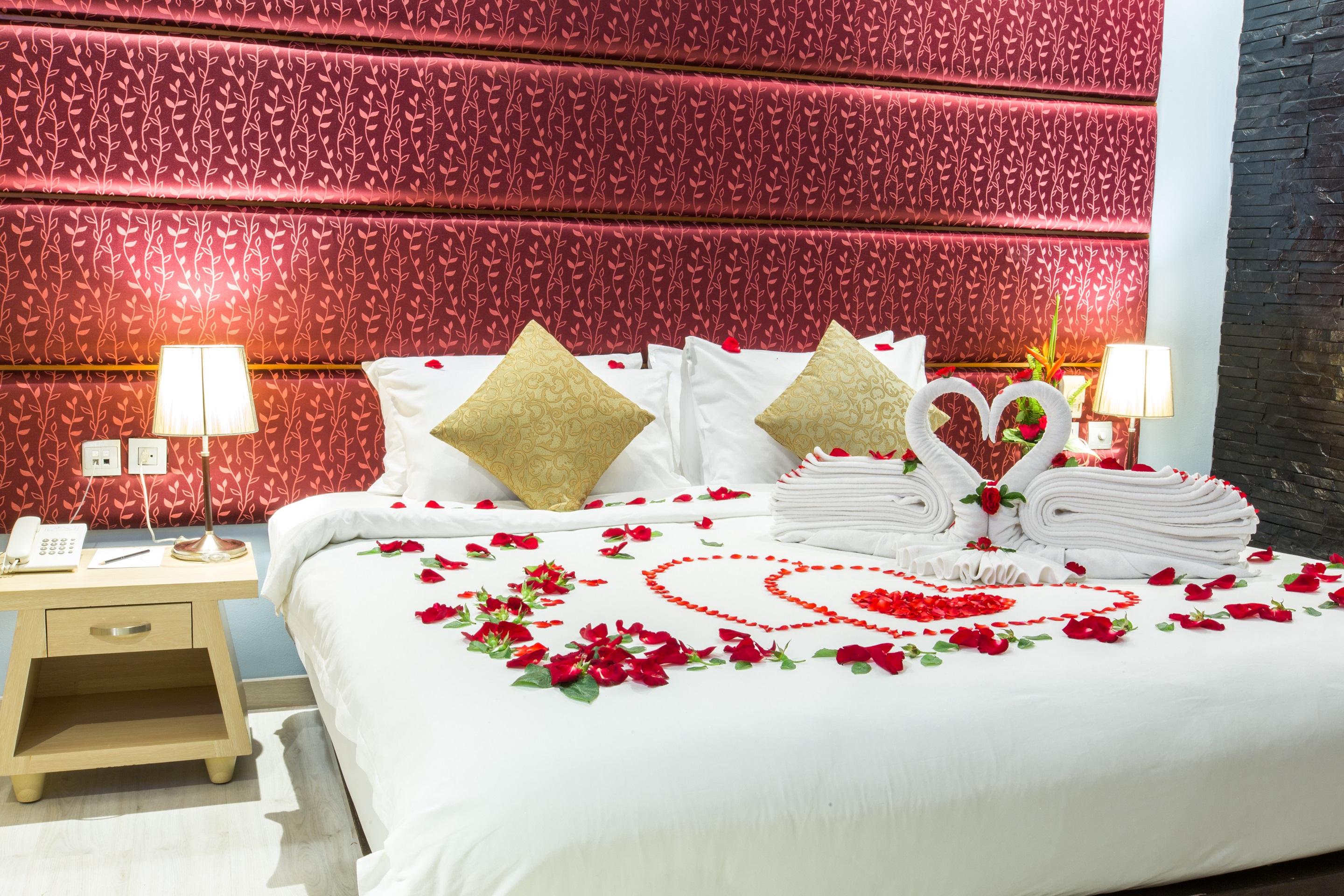 Indochine Resort And Villas - Sha Extra Plus Patong Bagian luar foto A bed decorated with rose petals
