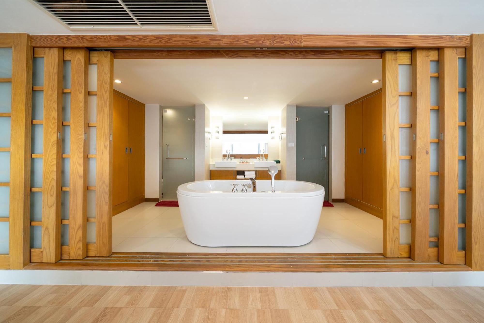 Indochine Resort And Villas - Sha Extra Plus Patong Bagian luar foto Bathroom